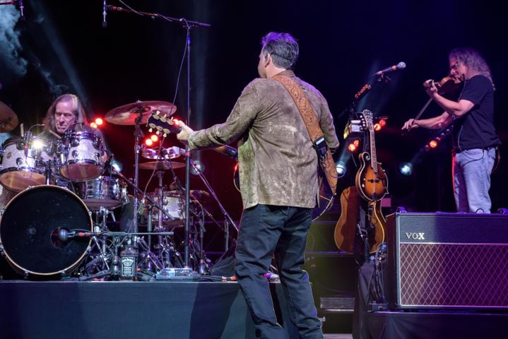 PHOTOS: Gary Allan & Mae Estes Live at Rose Music Center