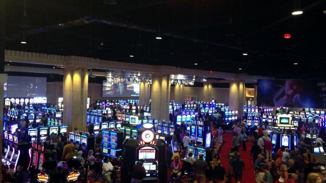 is hollywood casino in dayton ohio open