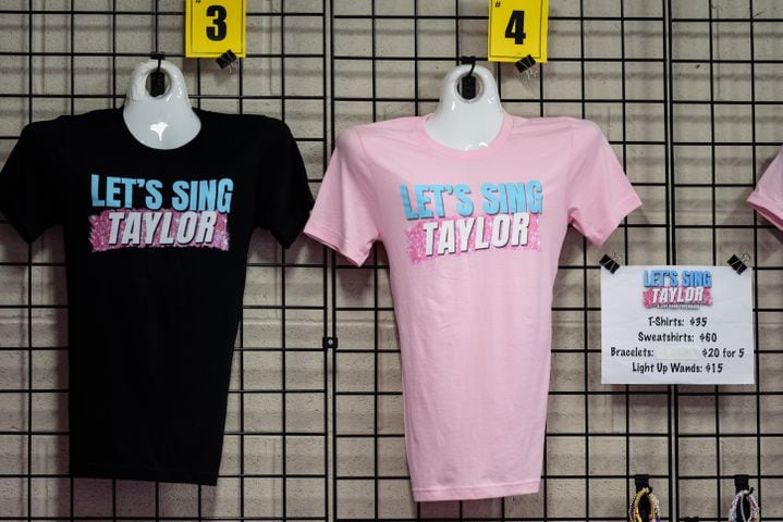 PHOTOS: Let's Sing Taylor live at Rose Music Center