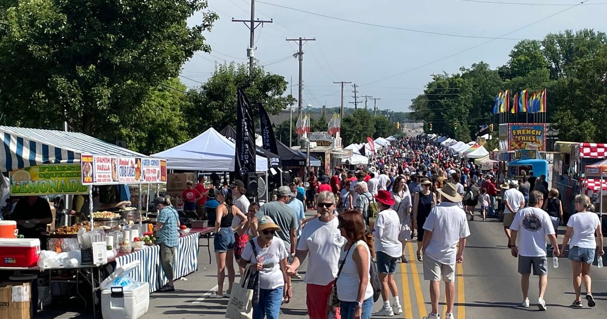 Tens of thousands turn out for golden Americana Festival in Centerville