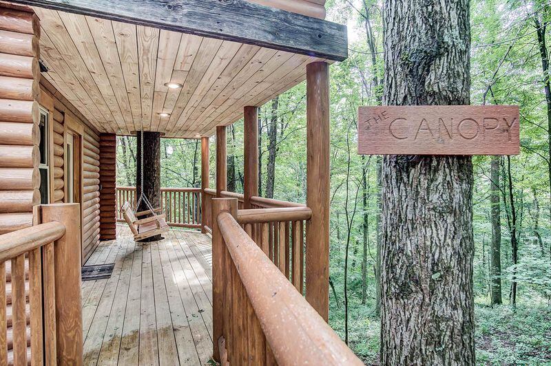 hocking hills treehouse airbnb